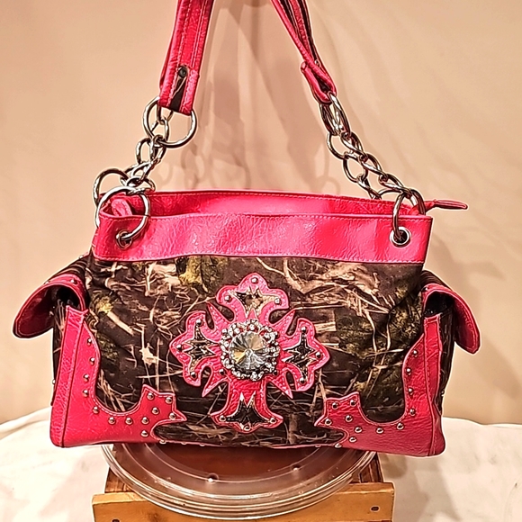 C Camo Pink Purse With Bling Cross Rhinestone studs leather concealed carry NWOT - Picture 1 of 17